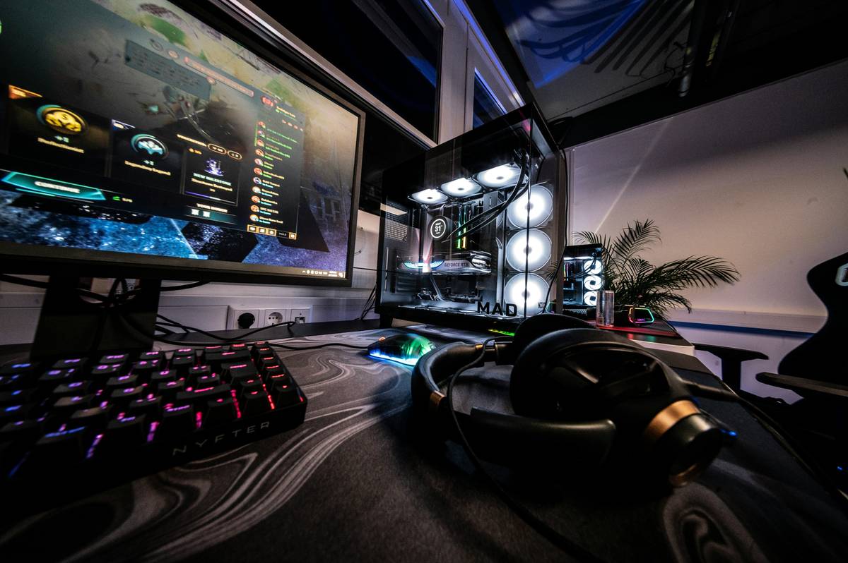 How to Design the Ultimate Gaming Room with Bed (Without Sacrificing Sleep or Style)