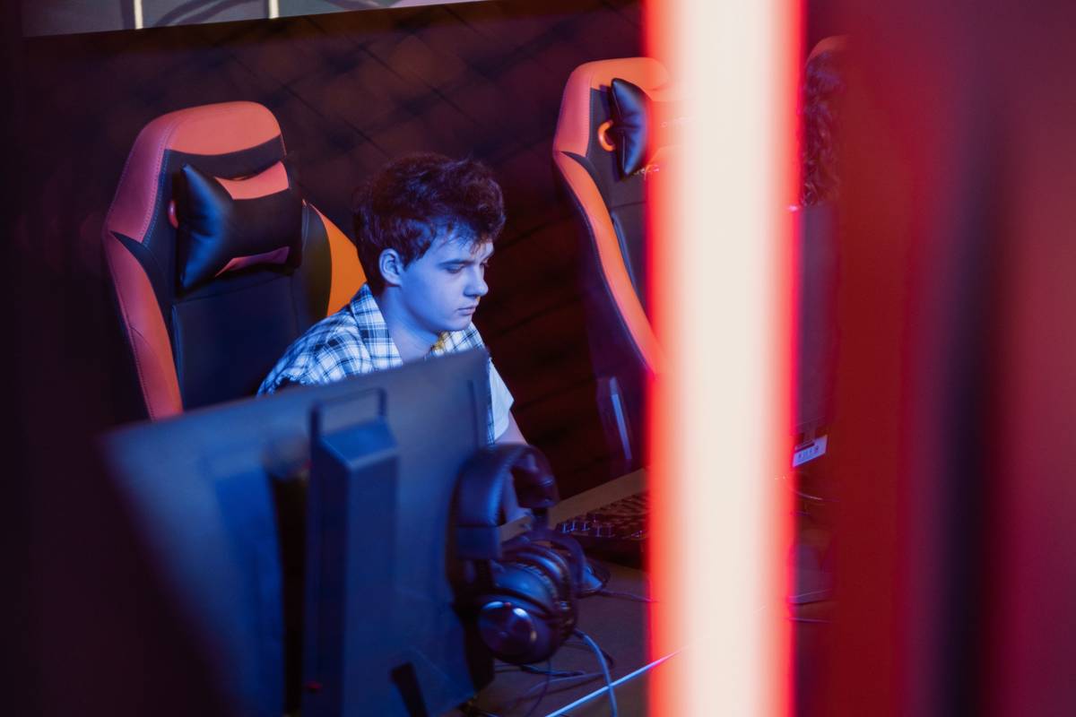 Gaming Room Under Loft Bed: 7 Proven Ways to Avoid Costly Setup Mistakes